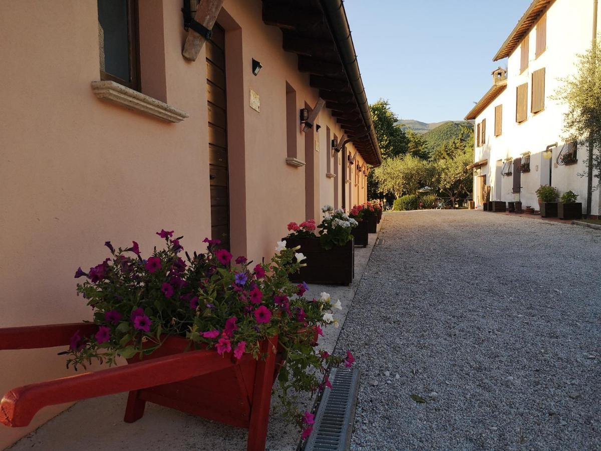 Villa Santa Croce à Fossato di Vico Extérieur photo