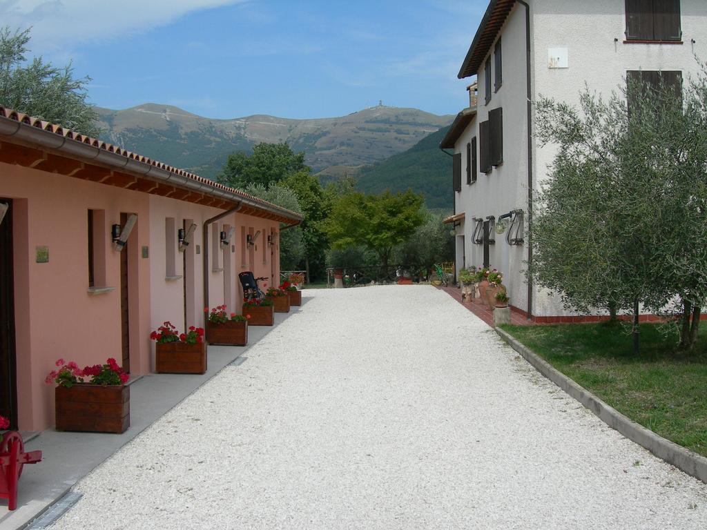 Villa Santa Croce à Fossato di Vico Extérieur photo