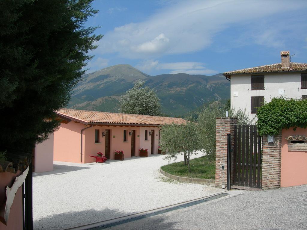 Villa Santa Croce à Fossato di Vico Extérieur photo