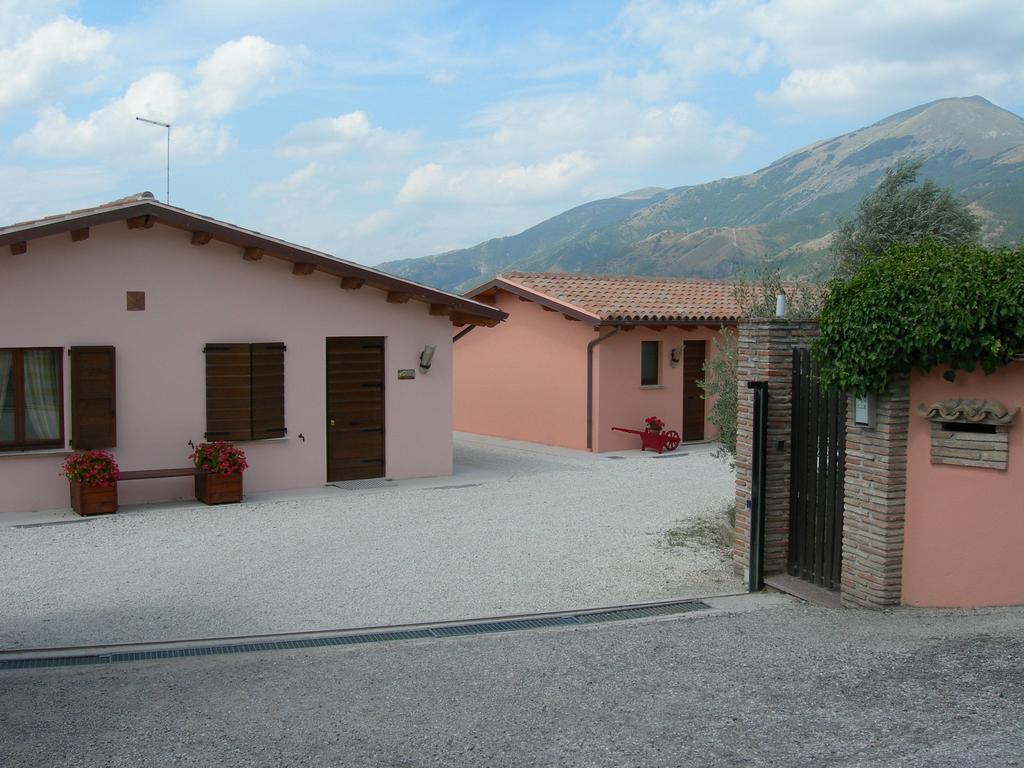 Villa Santa Croce à Fossato di Vico Extérieur photo