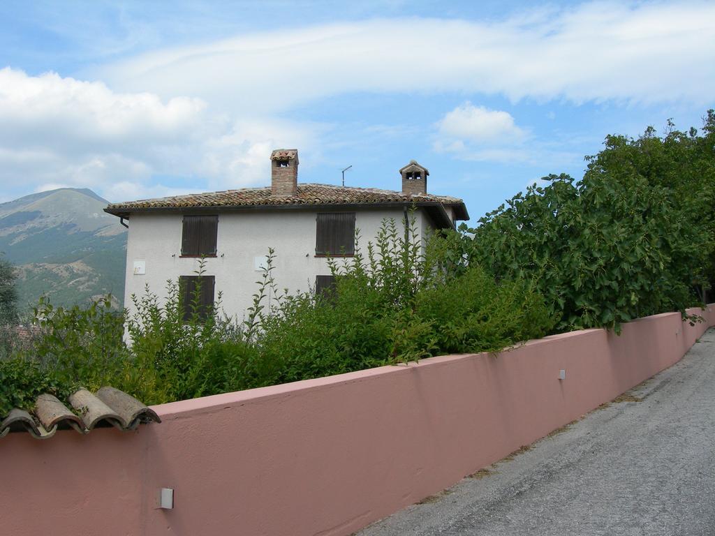 Villa Santa Croce à Fossato di Vico Extérieur photo