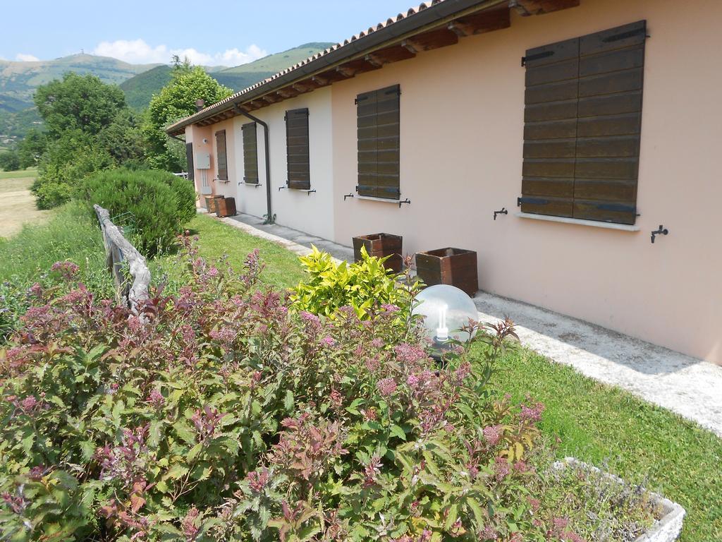 Villa Santa Croce à Fossato di Vico Extérieur photo