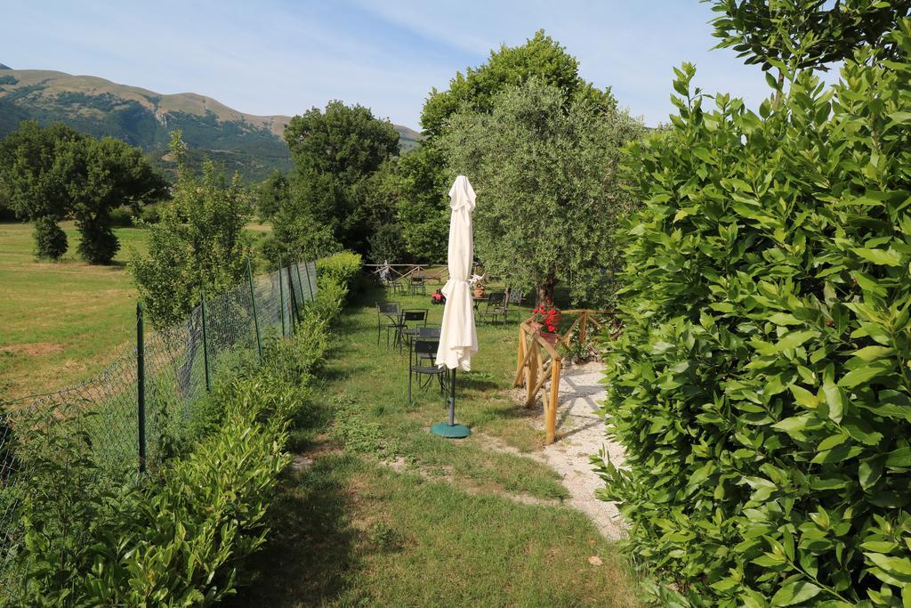 Villa Santa Croce à Fossato di Vico Extérieur photo